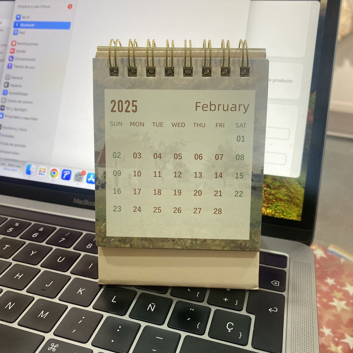 Calendario de Escritorio Pequeño – Estilo Vintage 2025